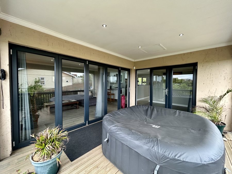 2 Bedroom Property for Sale in Wavecrest Eastern Cape